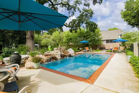 Exterior - 809 Bernard Cir, Mobile, AL 36693 photo 3 of 37