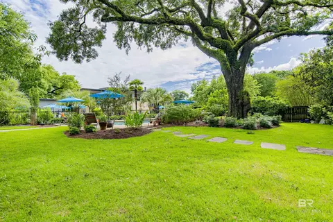 Exterior - 809 Bernard Cir, Mobile, AL 36693 photo 32 of 37
