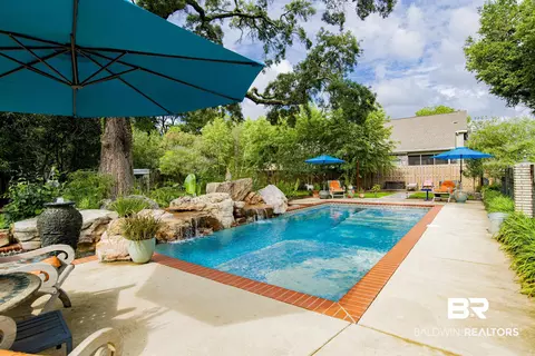Exterior - 809 Bernard Cir, Mobile, AL 36693 photo 3 of 7