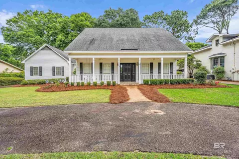705 Holly Dr, Fairhope, AL 36532