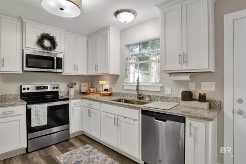 Kitchen - 253 Maplewood Loop, Daphne, AL 36526 photo 3 of 5