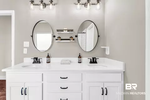 Bath - 1319 W Selby Phillips Dr, Mobile, AL 36695 photo 4 of 8
