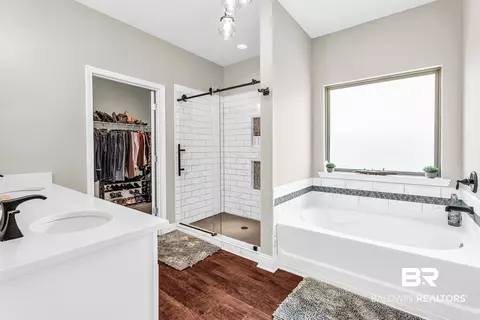 Bath - 1319 W Selby Phillips Dr, Mobile, AL 36695 photo 2 of 8