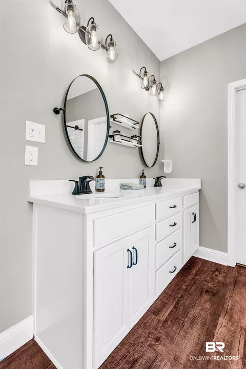 Bath - 1319 W Selby Phillips Dr, Mobile, AL 36695 photo 7 of 8