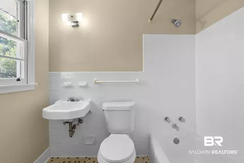 Bath - 5604 Judson Dr, Mobile, AL 36608 photo 3 of 3