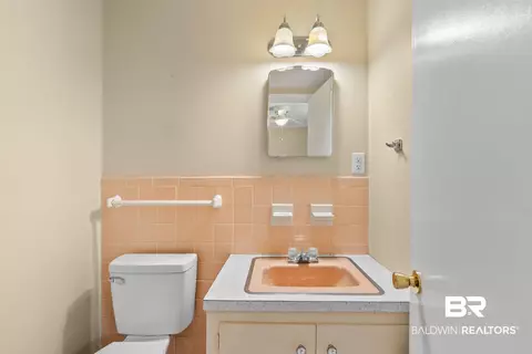 Bath - 5604 Judson Dr, Mobile, AL 36608 photo 1 of 3