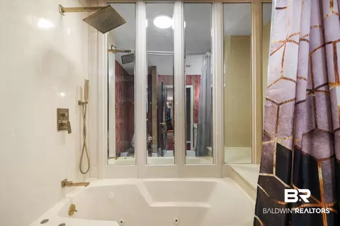 Bath - 1255 Spring Valley Dr, Mobile, AL 36693 photo 4 of 7