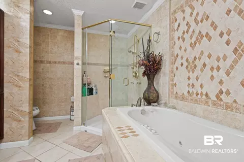 Bath - 1255 Spring Valley Dr, Mobile, AL 36693 photo 2 of 7