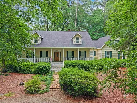 677 Colonial Dr, Fairhope, AL 36532