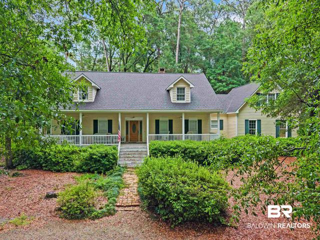 677 Colonial Dr, Fairhope, AL 36532