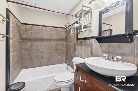 Bath - 5510 Richmond Rd, Mobile, AL 36608 photo 2 of 3