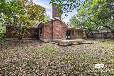 Exterior - 5510 Richmond Rd, Mobile, AL 36608 photo 4 of 5