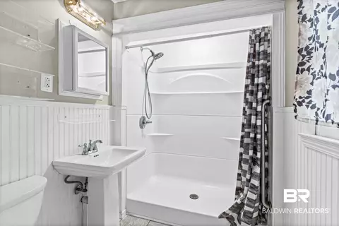 Bath - 5510 Richmond Rd, Mobile, AL 36608 photo 1 of 3
