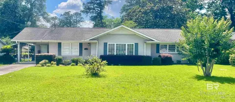 1413 Mcmillan Ave, Brewton, AL 36426