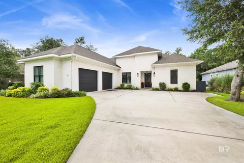 17 Lagoon Dr, Gulf Shores, AL 36542