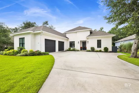 17 Lagoon Dr, Gulf Shores, AL 36542