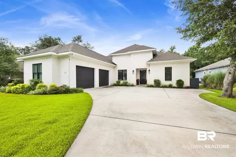 17 Lagoon Dr, Gulf Shores, AL 36542
