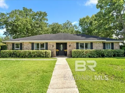154 Country Club Dr, Daphne, AL 36526