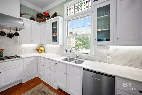 Kitchen - 17501 Francis Harrell Rd # A, Elberta, AL 36530 photo 3 of 5