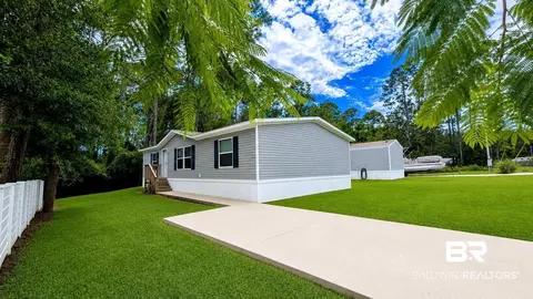 1393 Ridgewood Dr, Lillian, AL 36549