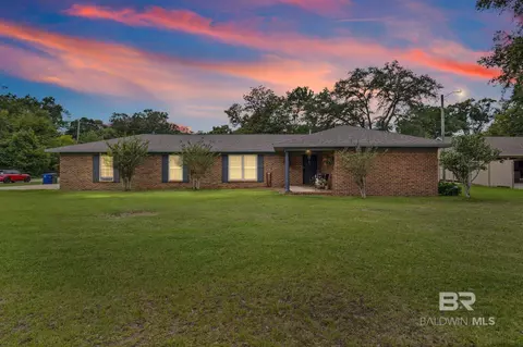 1011 N Pine St, Foley, AL 36535