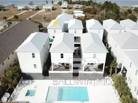 115 W 10th St #M, Gulf Shores, AL 36542