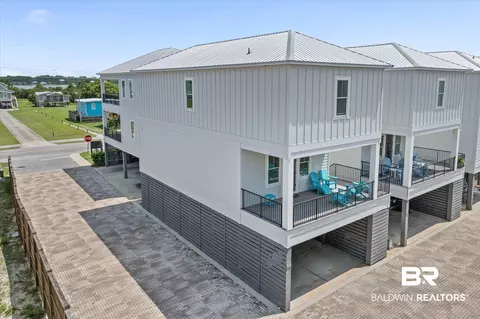 115 W 10th St #M, Gulf Shores, AL 36542
