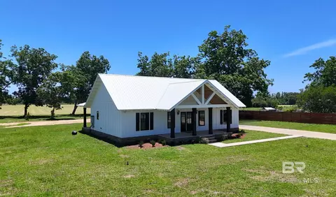27528 Krehling Rd, Elberta, AL 36530