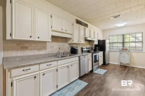 910 E Horner St, Atmore, AL 36502 photo 4