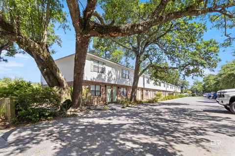 226 E 24th Ave #15, Gulf Shores, AL 36542