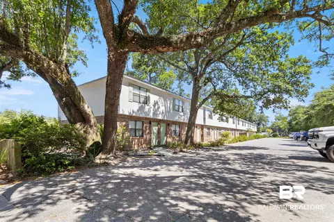 226 E 24th Ave #15, Gulf Shores, AL 36542