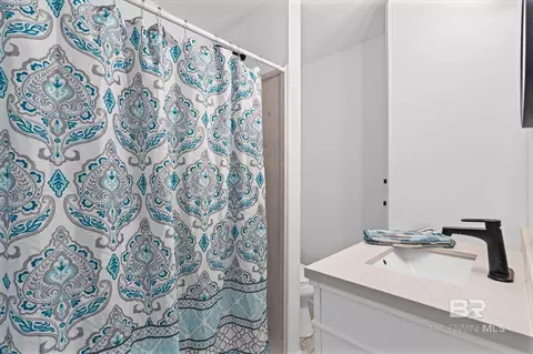 Bath - 260 Williams St, Mobile, AL 36606 photo 2 of 2