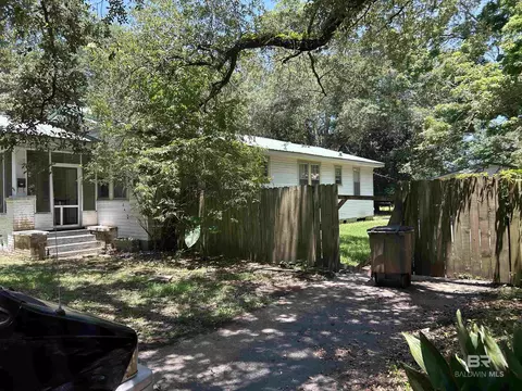 553 Magnolia Rd, Mobile, AL 36606