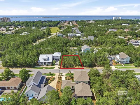 4884 Leeward Dr, Pensacola, FL 32507