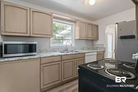 Kitchen - 1411 Terrell Rd, Mobile, AL 36605 photo 3 of 4