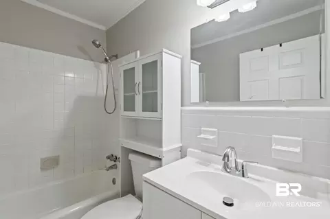Bath - 1411 Terrell Rd, Mobile, AL 36605 photo 1 of 3