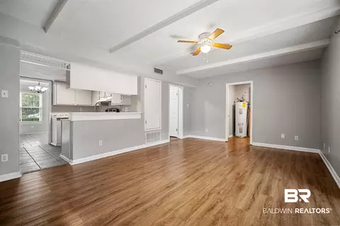 Living - 4017 Cottage Hill Rd #58, Mobile, AL 36609 photo 3 of 4