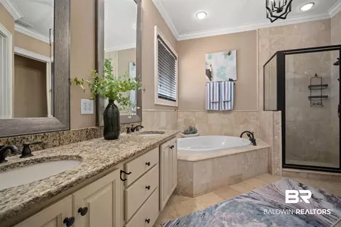 Bath - 2807 Grant St, Mobile, AL 36609 photo 2 of 4