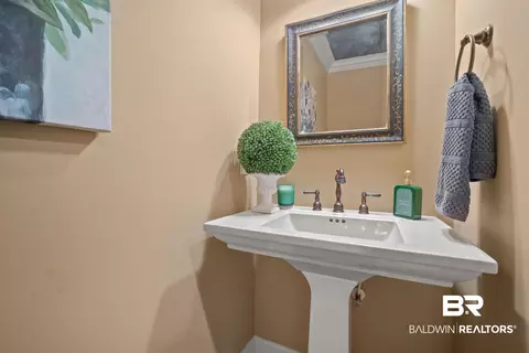Bath - 2807 Grant St, Mobile, AL 36609 photo 4 of 4