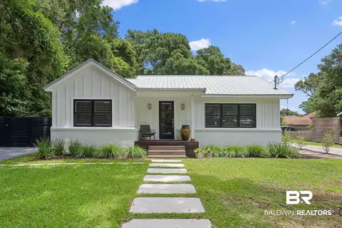 371 Pecan Ave, Fairhope, AL 36532