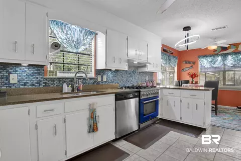 Kitchen - 9248 Hammock Rd, Elberta, AL 36530 photo 1 of 3