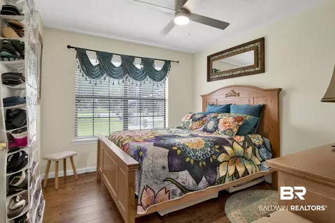 Bedroom - 9248 Hammock Rd, Elberta, AL 36530 photo 3 of 5