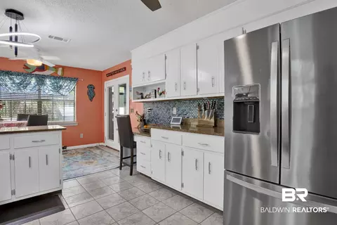 Kitchen - 9248 Hammock Rd, Elberta, AL 36530 photo 3 of 3