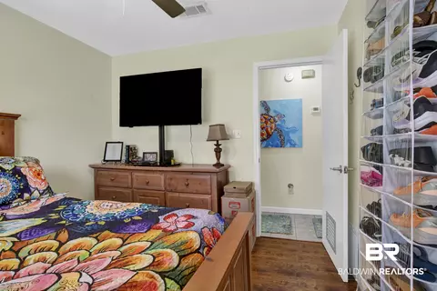 Bedroom - 9248 Hammock Rd, Elberta, AL 36530 photo 4 of 5