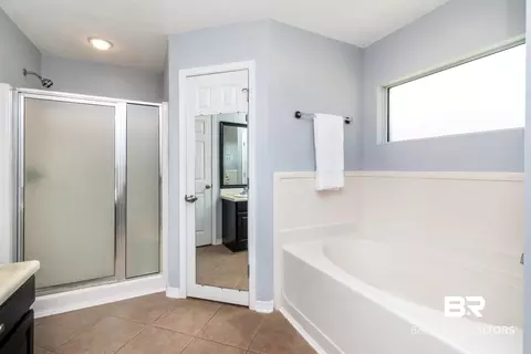 Bath - 2136 Spring Grove Ct, Mobile, AL 36695 photo 3 of 4
