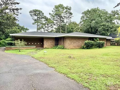 605 E Cumberland Rd, Mobile, AL 36608
