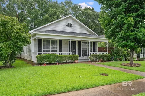 25 Cottage Dr, Fairhope, AL 36532