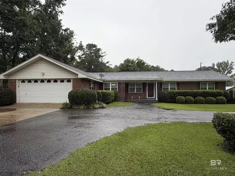 154 Perry Ln, Atmore, AL 36502