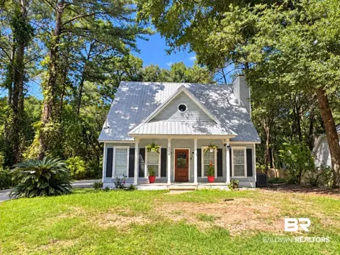 104 Crestview Cir, Daphne, AL 36526