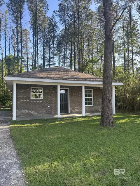 10 Middleton Ln, Atmore, AL 36502